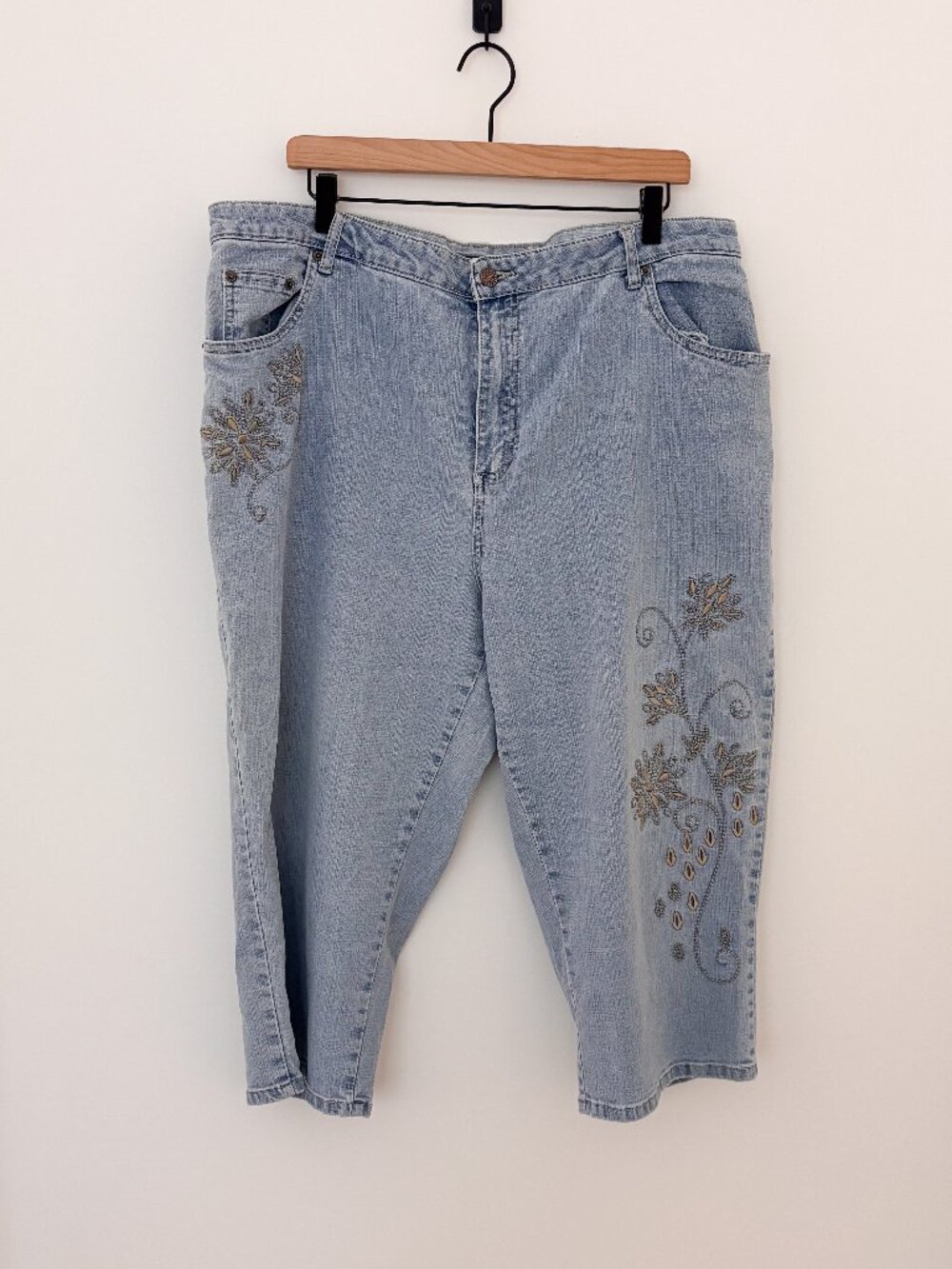 Bill Blass Women Embroidered Denim Capri Jeans Light Wash Stretch Plus Size 20